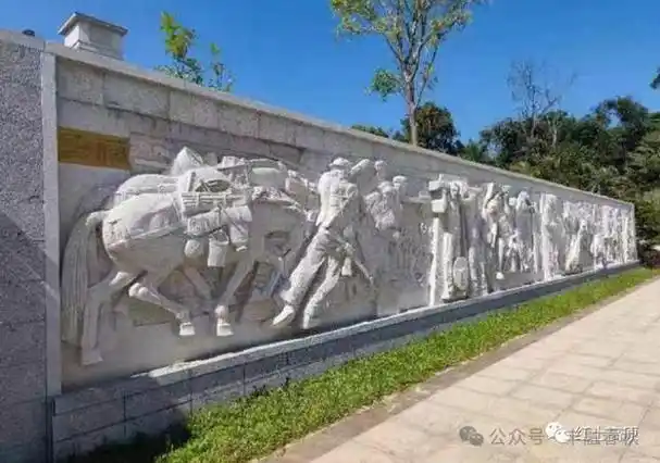 《兵站轶事》(上,下册),封面就是勐赛援老烈士陵园大型纪念浮雕(骡马