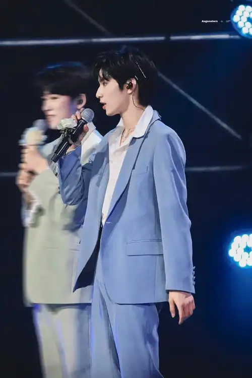 刘耀文 超绝少年气#·#刘耀文 全能忙内#如果喜欢有颜色 那就是蓝