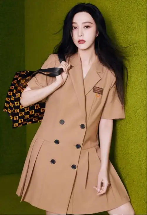 范冰冰状态依然很好身穿西装裙减龄可爱显腿长美回女神巅峰期