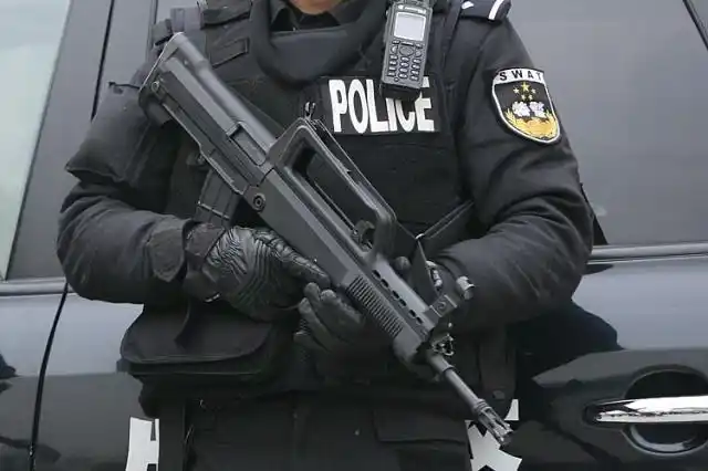 8毫米自动步枪由中国兵器装备集团公司研制,工业品名qbz-95 (简称&