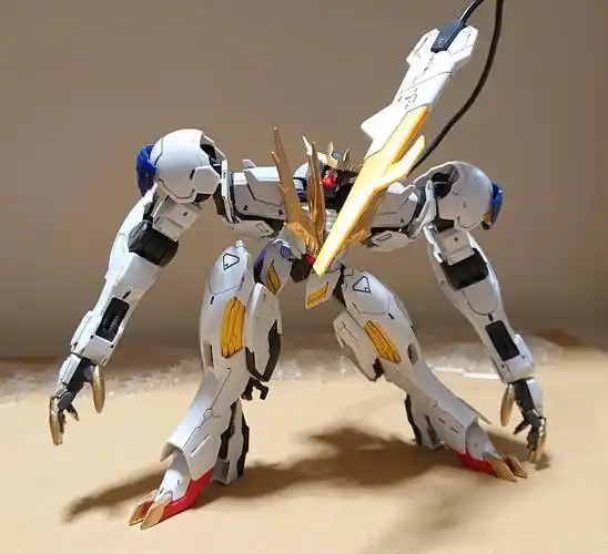 二头身巴巴托斯狼王高达模型