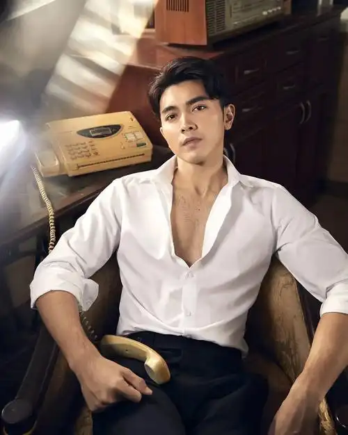 p>纳瓦希·普潘塔奇斯(pon),1996年1月15日出生于泰国曼谷,毕业于 a