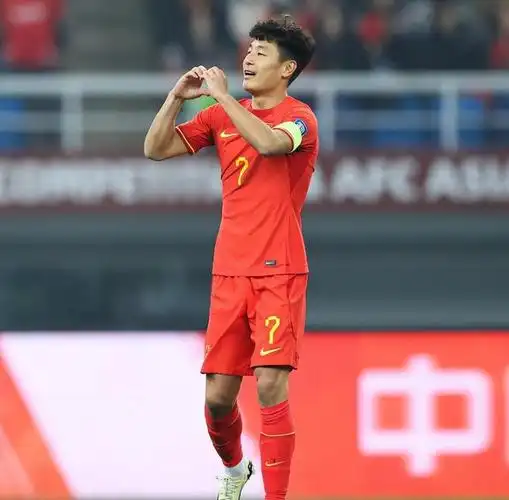 武磊新身份首曝光引热议,球迷笑称与范志毅争饭碗|国足|徐根宝|上港队