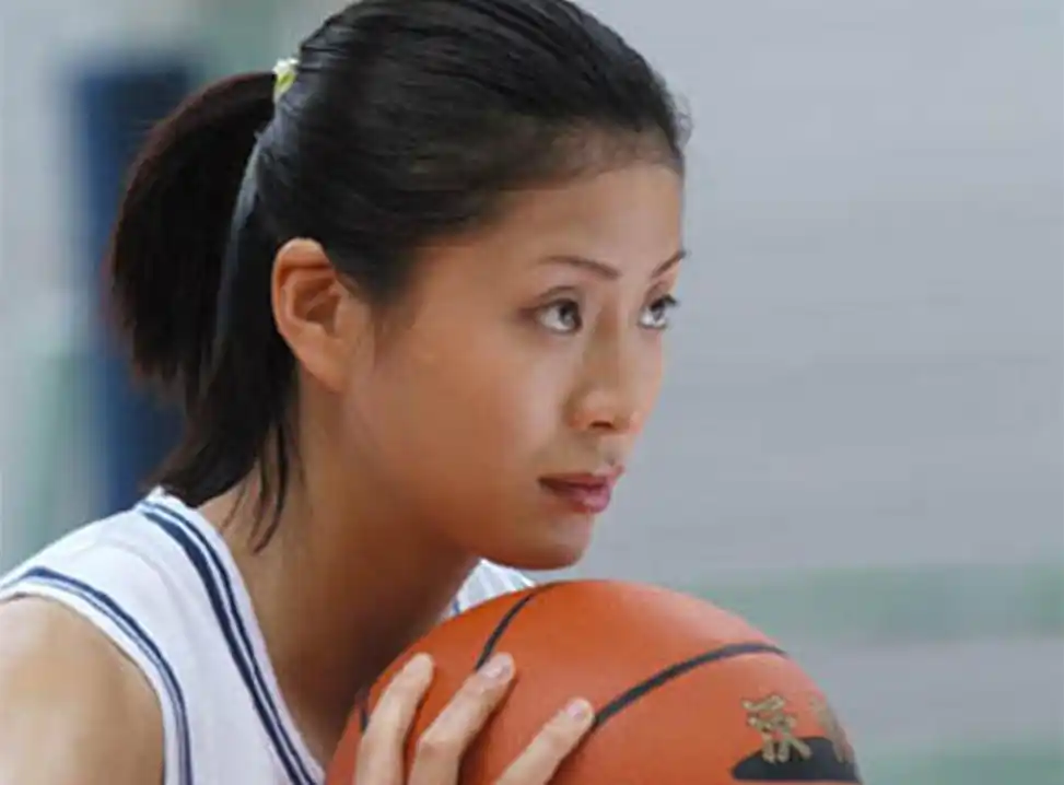 姚明和妻子叶莉近照曝光:37岁叶莉嫩如少女,8岁女儿身高1米6