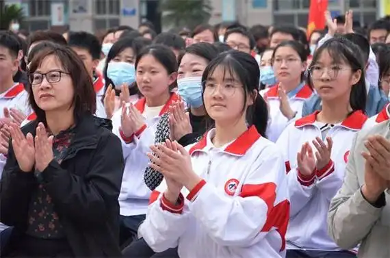 东风二中:点燃激情 成就梦想_中学教育_教育频道_十堰秦楚网 十堰新闻