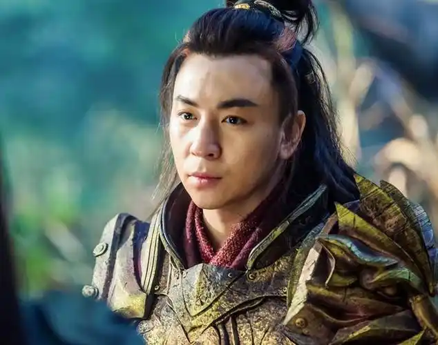 丁海峰很缺钱?一口气接3部网大,53岁还与00后少女腻歪真不害臊