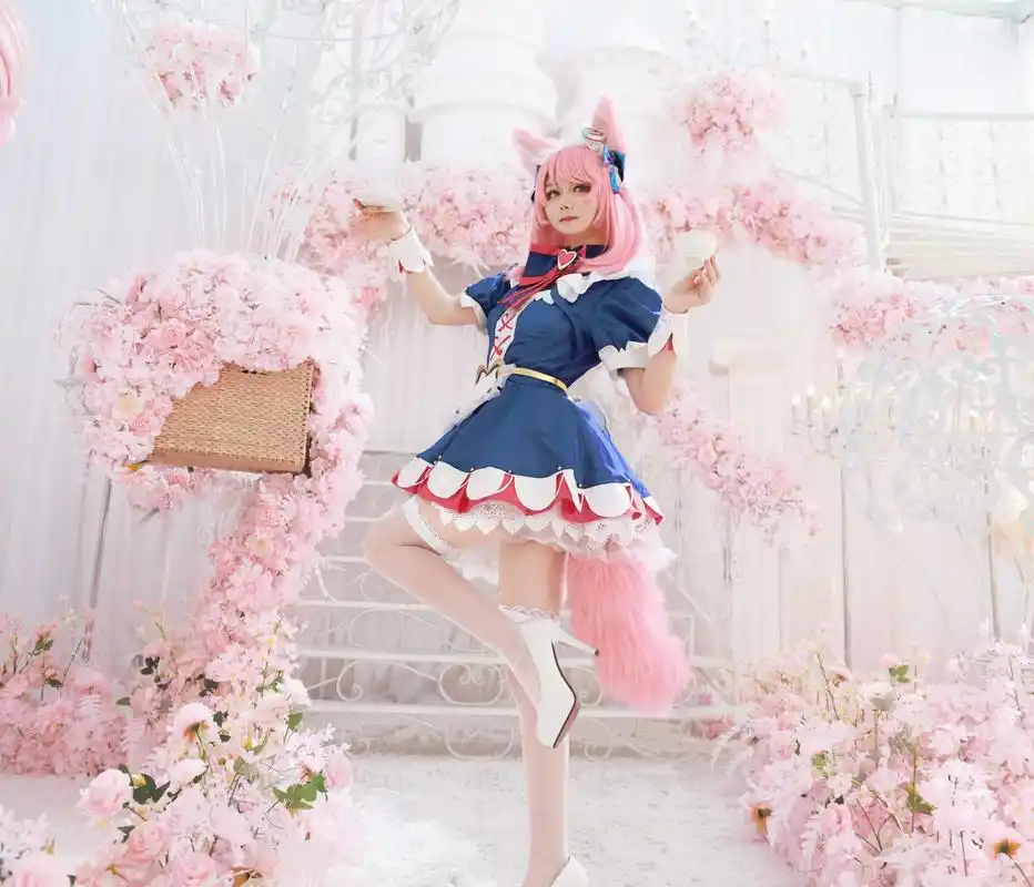 女仆妲己cos,凭这双"白丝"长腿,就能迷倒多少男人