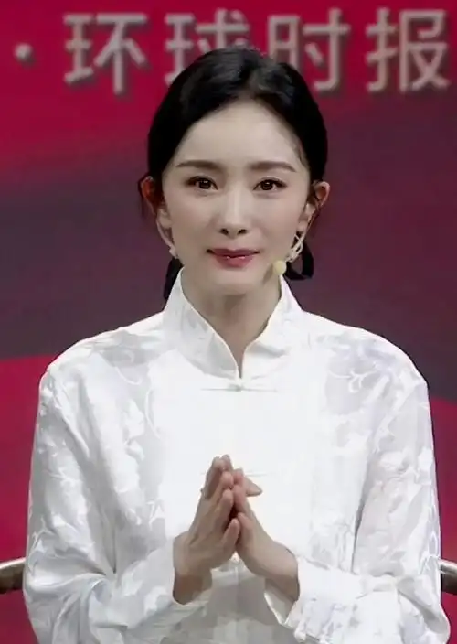 杨幂的脸垮成这样了