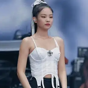 jennie金智妮同款白色吊带性感内搭背心露背小心机短款抹胸上衣夏