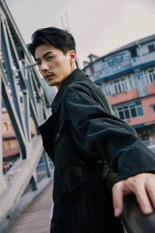 刘畅胡渣氛围感写真