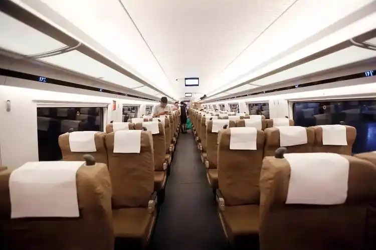 视线|"复兴号"京沪双向首发,时速可达400公里,车厢覆盖wifi