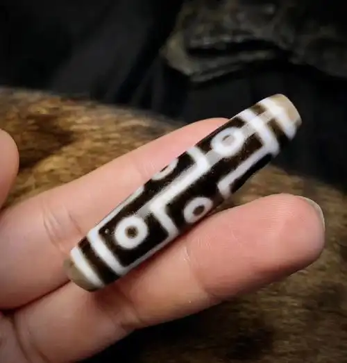 台湾建成黑白九眼天珠