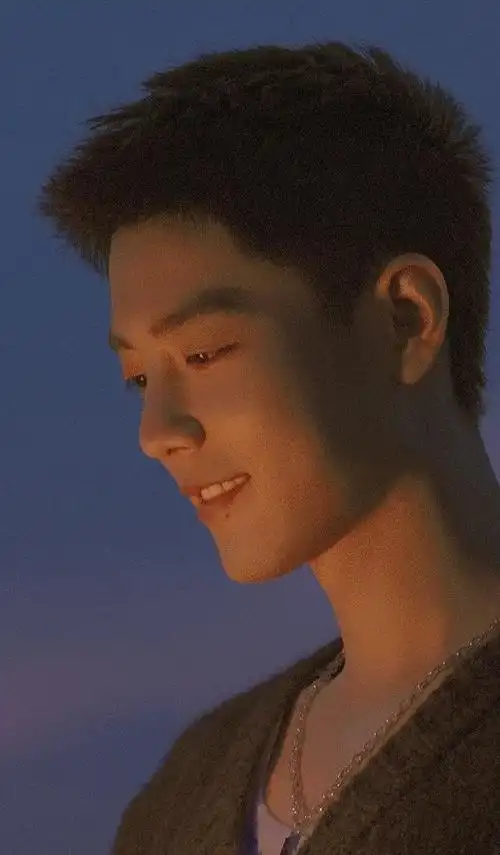 肖战寸头海边照:美好的人