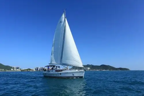 三亚豪华帆船游艇半日游