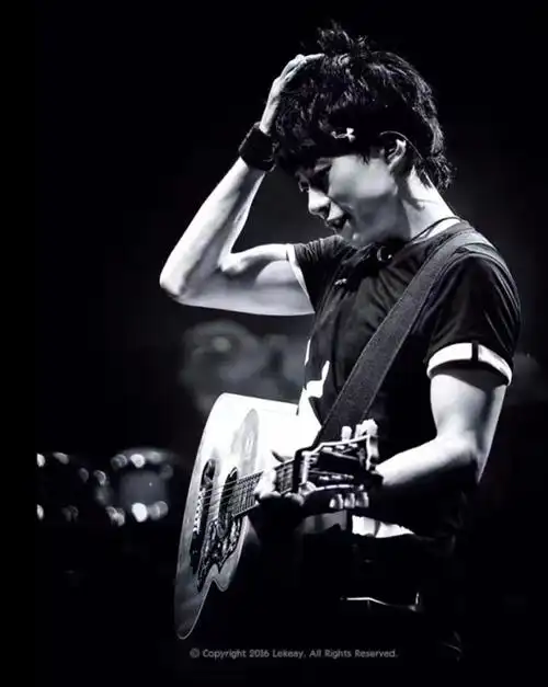 赵雷cd实体3个专辑 赵小雷 吉姆餐厅 无法长大 车载cd 歌词本 成都