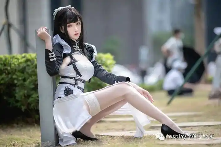 cos:二次元cos大赏漫展上的长腿小姐姐,黑白配永远的神