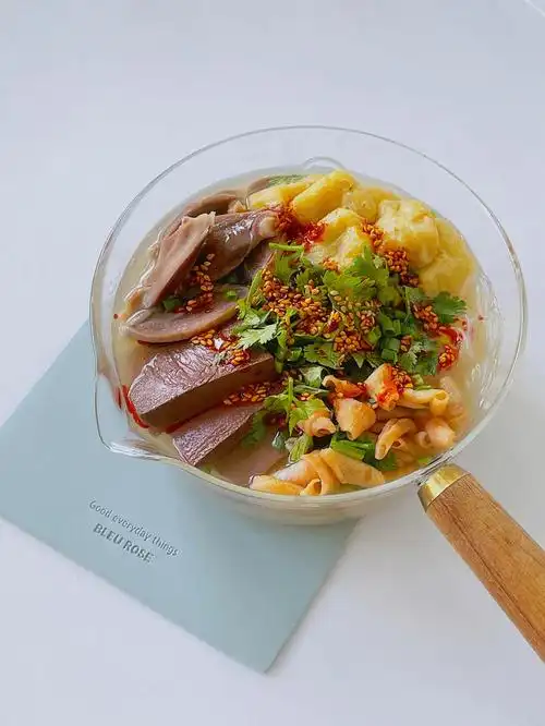 宅家美食鸭血粉丝汤