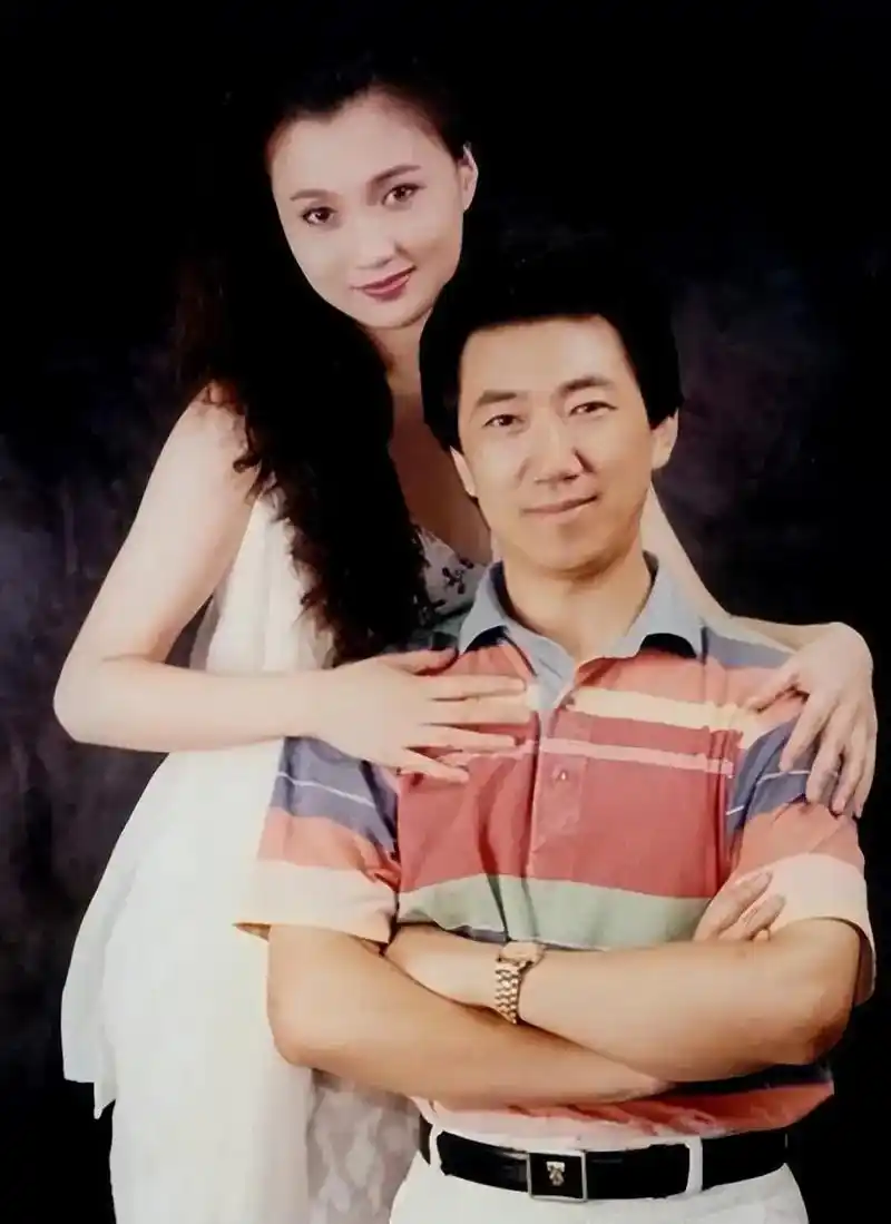 老照片(680) 演员林芳兵和丈夫李凌. - 抖音
