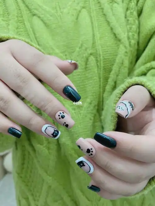 手绘小猫咪卡通美甲