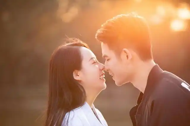 首先,我这里说的暧昧期是指那些没有正式的男女朋友,互有好感,暂时还