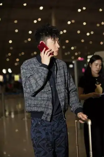 张丹峰潮装现身英伦范儿十足(2)