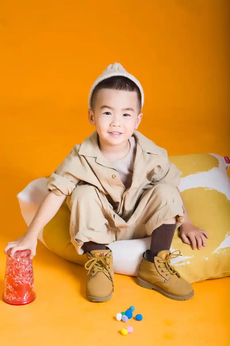 本来今天带孩子拍四周岁的照片是非常满意也非常开心的,结果配乐 - 抖