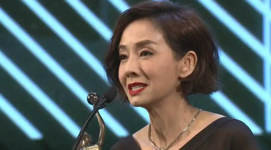 第37届 毛舜筠三次入围首次获封影后,再此也祝贺她!一位老戏骨