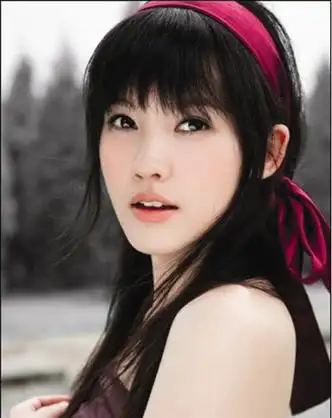 杨子姗是兜赤地包天吗 杨子姗整容前的样子照片