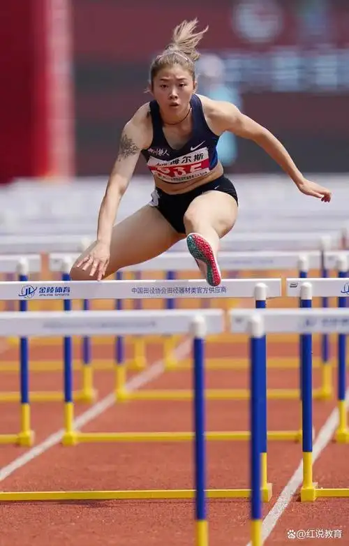杭州亚运会正在如火如荼地进行着,我国女子百米跨栏运动员吴艳妮和