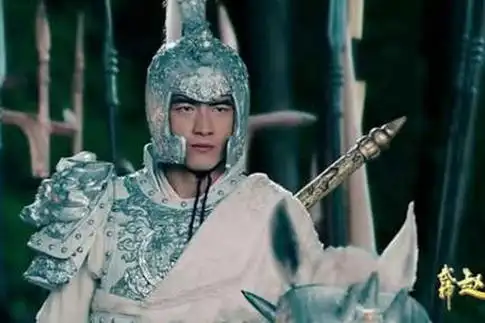 最重要的一点,赵云的身高是身长八尺,而关羽是身长九尺,那么一个小