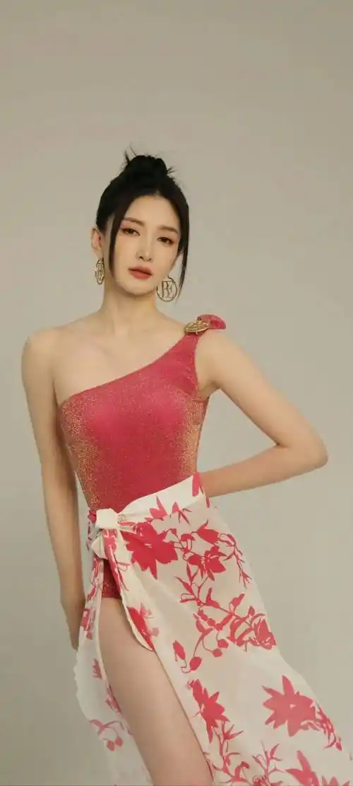江疏影火龙果泳装写真壁纸大公开!她的颜值与身材,究竟有多惊艳?