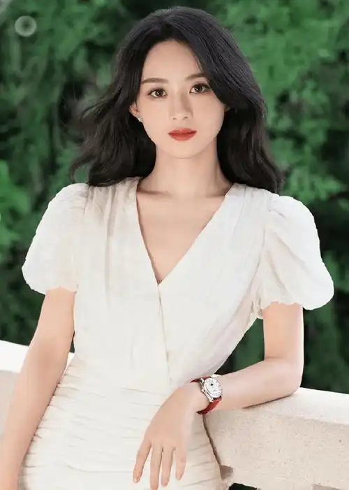 原创女明星的排骨身材感觉没啥好看的但赵丽颖的气质还挺抢镜的