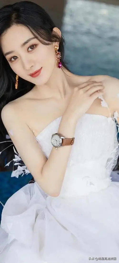 赵丽颖在电影  西游记女儿国>>拍摄期间,与演员冯绍峰因戏生情,走到一