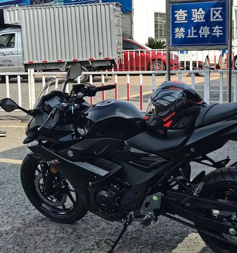 摩托车.铃木gsx250 个人的,2022年9月份购车,9月 - 抖音