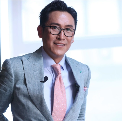 马德钟现身太太新书发布会,自揭吃素令外貌变样,脸部凹陷较明显