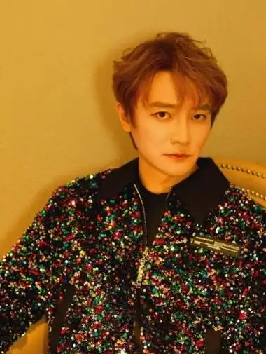 大瓜飞儿乐队阿沁妻子持毒被抓家里当众搜出违禁品