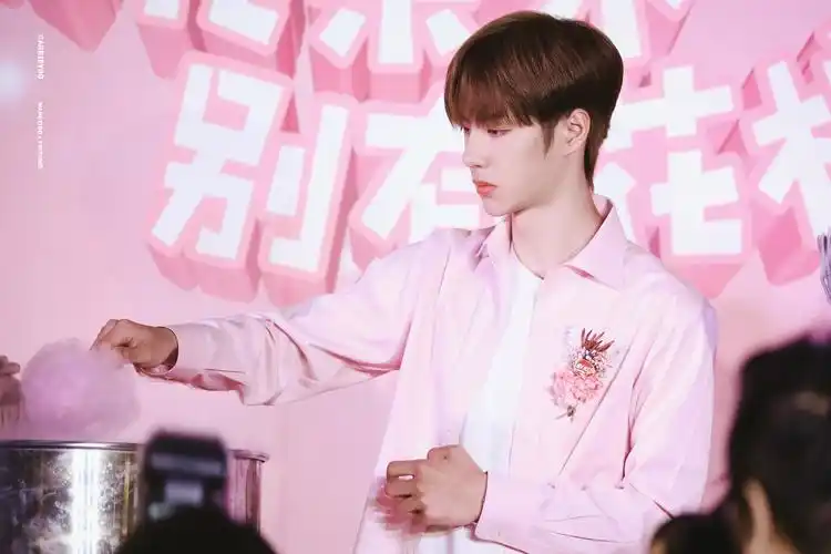 190526 彩虹糖品牌活动 @uniq-王一博 78粉… - 堆糖,美图壁纸兴趣