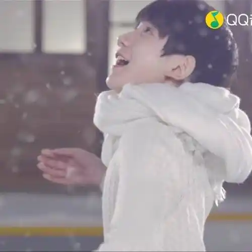 一个是黑围巾白衣服 一个是白围巾黑衣服#王源自驾游