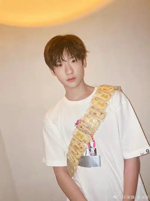 tf家族三代练习生张峻豪第二首原创新歌《sky walker》今日上线