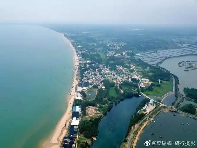 磅礴大气航拍穿越云层的雷州乌石港我醉了