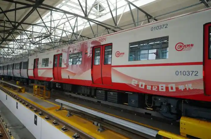 绿皮车回归北京地铁1号线开启时光列车