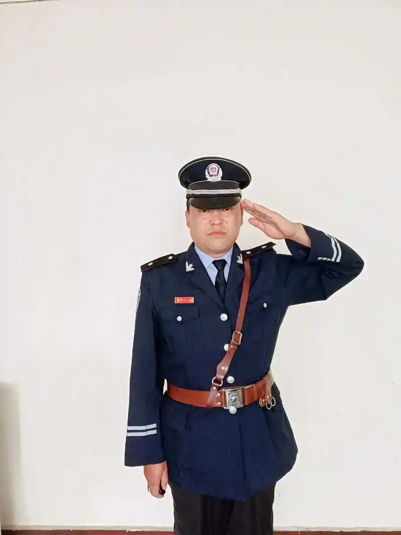 这个军礼标准吗?#纯属自娱自乐 #精彩片段 #一定要看到最后 - 抖音