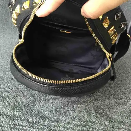 mcm黑色y钉迷你双肩包