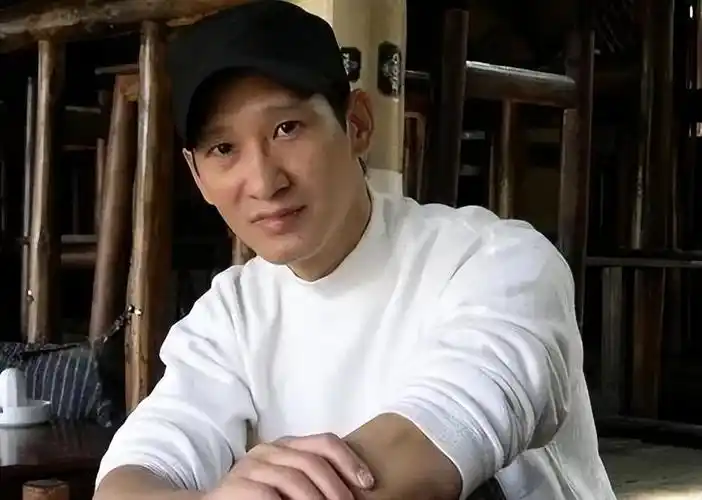 回顾一级演员王劲松傅彪的一句话点醒了我才有了我如今的成就