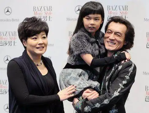 著名央视主持人李咏去世妻子哈文微博发文永失我爱网友悼念