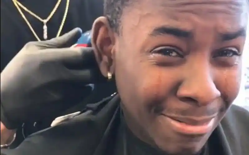 黑人都是戏精系列:当前一个理发师把我的头发剪得爆丑!