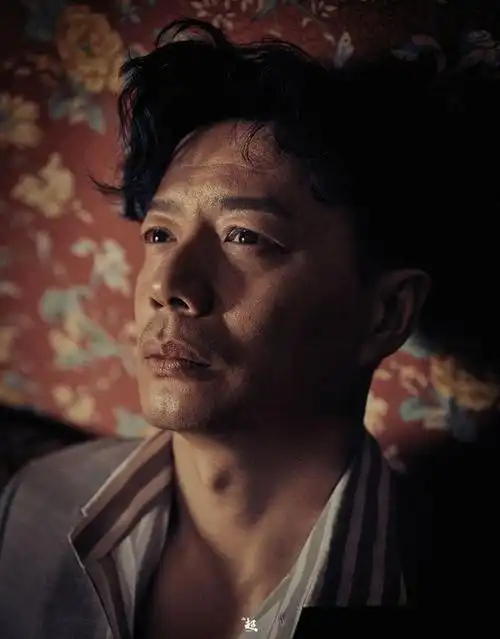 曾因自卑"错过"陶虹,今与日本妻子结婚11年无子,段奕宏过得还好吗