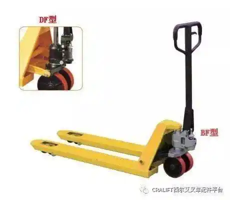 (注:不同品牌的手动叉车,加油孔的位置就会有所不同,有些叉车还是没有