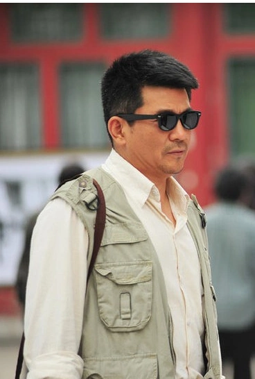 孙淳饰演宋宇生 出版社摄影师,后来成为江路的丈夫.