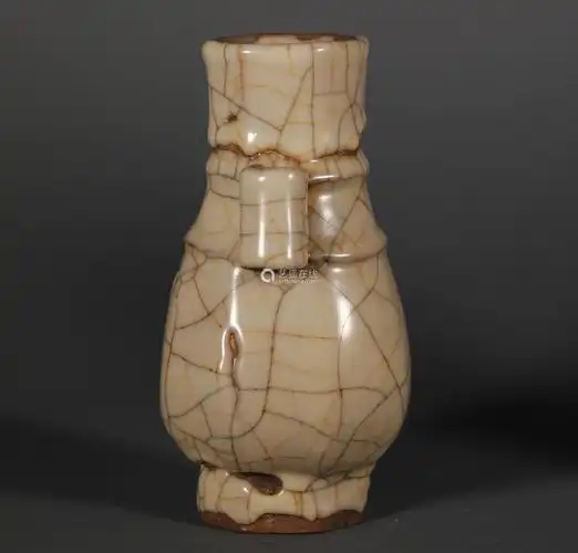 apairofgekilnvasefromsong宋代哥窑瓶一对